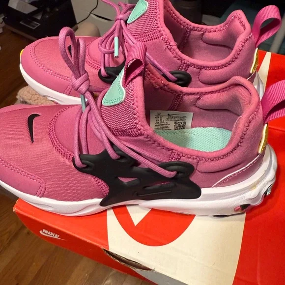 Nike Presto Kids Pink Sneakers size 3 - Picture 2 of 7
